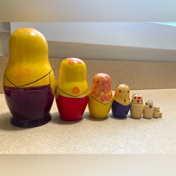 Authentic matryoshka nesting dolls - Picture 7 of 8